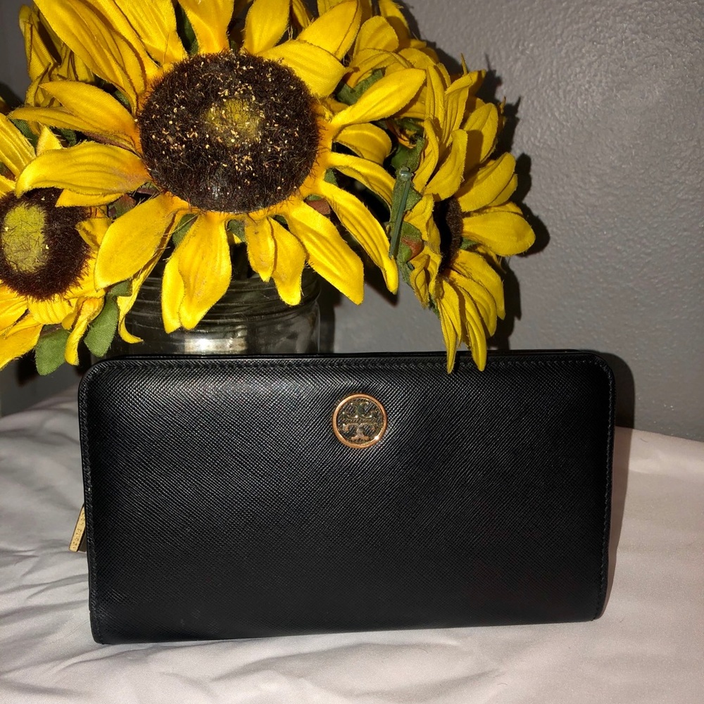 Tory Burch Robinson Hidden Zip Continental Wallet